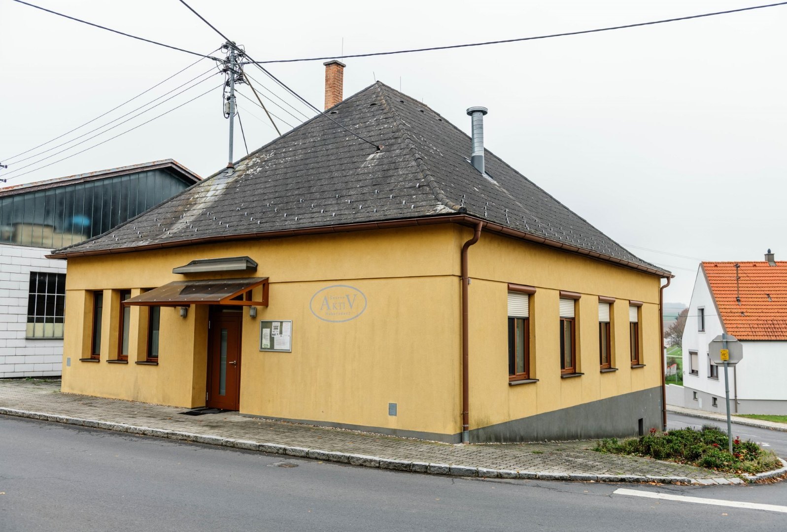 seitliche Ansicht des Vereinshaus in Nebersdorf