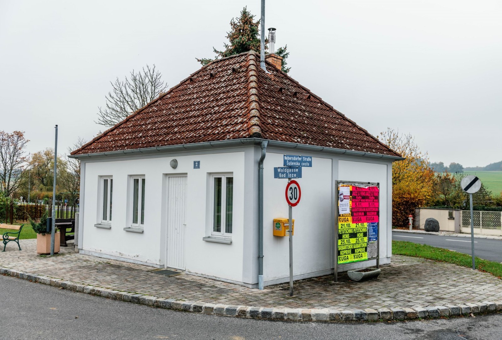 [Translate to Burgenland-Kroatisch:] seitliche Ansicht des Amtsgebäudes in Langental