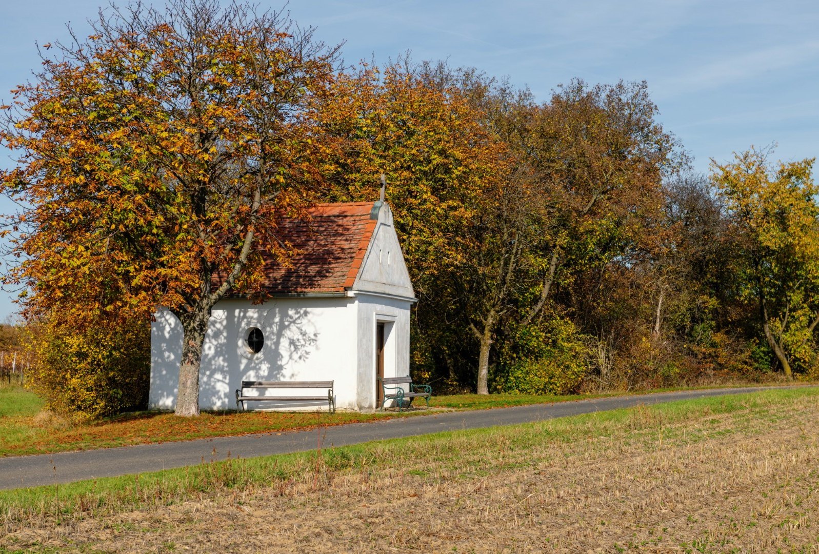 [Translate to Burgenland-Kroatisch:] seitliche Ansicht der Weingartenkapelle