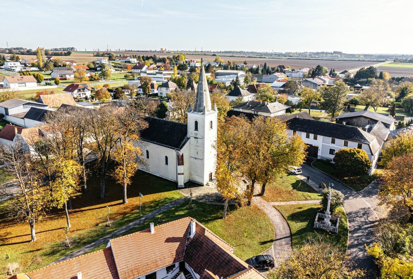 Drohnenansicht der Kirche