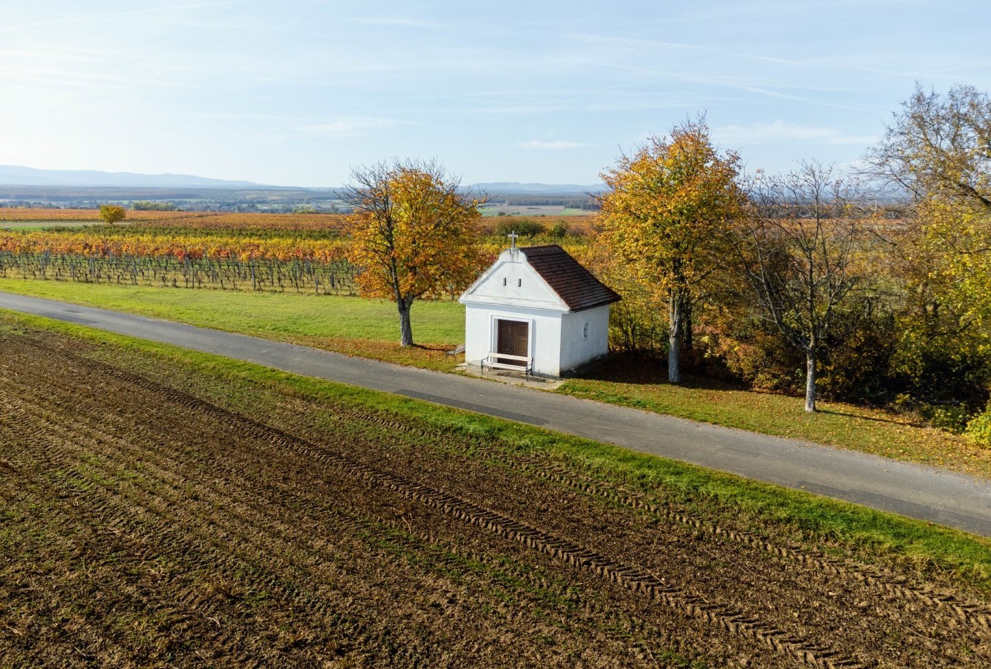 [Translate to Burgenland-Kroatisch:] Weingartenkapelle von weiter weg