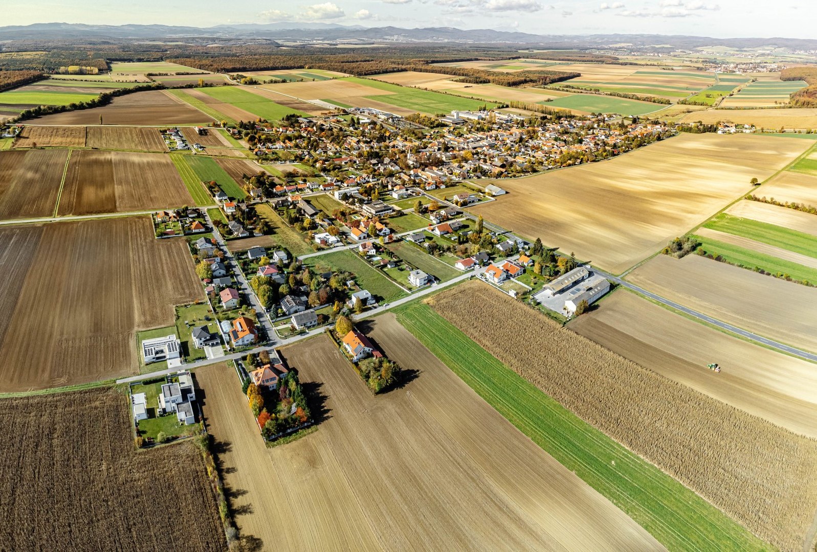 [Translate to Burgenland-Kroatisch:] Drohnenaufnahme von Großwarasdorf