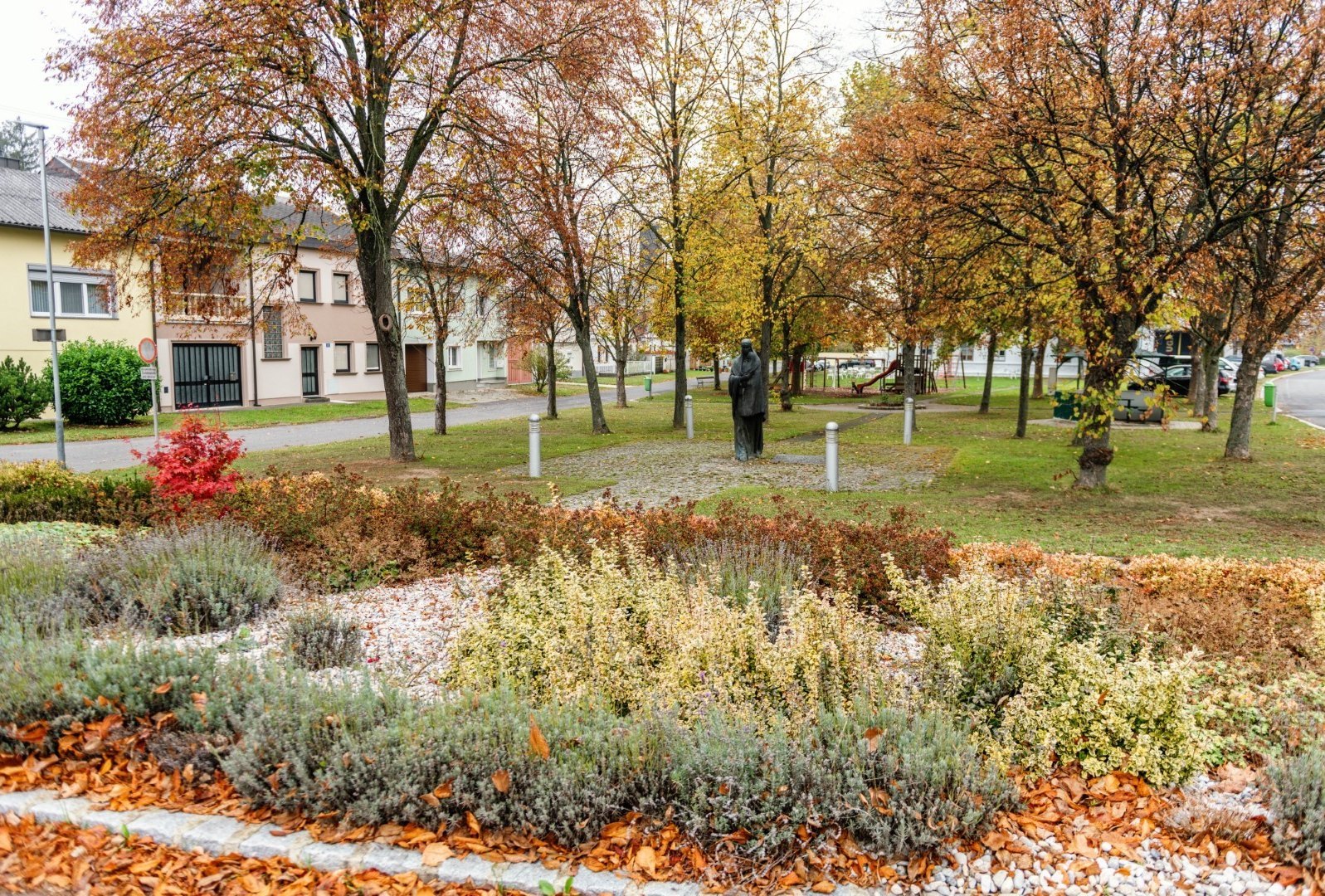 großer Spielplatz mit viel Platz